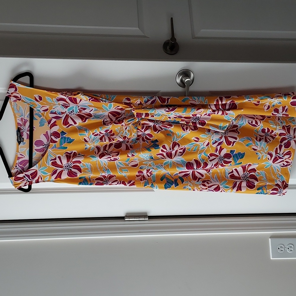 Ellen Tracy medium sleeveless dress yellow w/flower print and tie on side